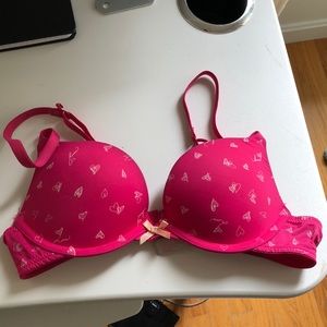 PINK HEARTS BRA UNDERWIRE 32A NEVER WORN BOW